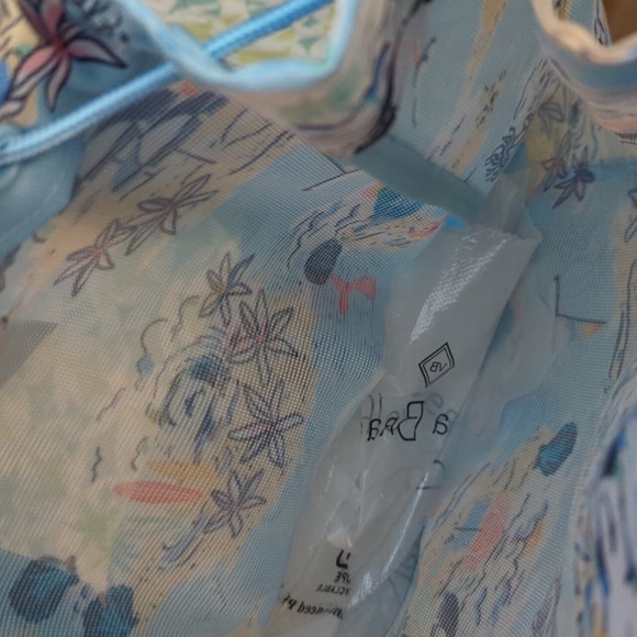 Vera Bradley Beach Treasures Mesh Drawstring Backpack new with tags - Picture 3 of 5